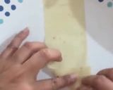 A picture of step 2 of Triangle mince samosa.