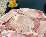 Foto del paso 1 de la receta: Lomo de cerdo en salsa 🐽 🍀 🧄 🥃