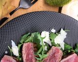 Foto del passaggio 5 della ricetta Tagliata di manzo con rucola e grana