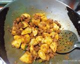 A picture of step 3 of Aloo mangodi.