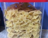 Foto del paso 1 de la receta: Fideos moño con salsa rosa🍝
