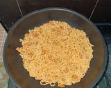 Foto langkah ke 3 dari resep Omelet Mi Proteina.