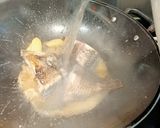 A picture of step 2 of Soup Tilapia Fish with white radish & Eggs Kantonis style.