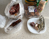Foto del paso 1 de la receta: Arroz de castañas, setas y costilla