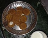 बिस्कुट के मोदक (biscuit ke modak recipe in Hindi) रेसिपी चरण 1 फोटो