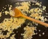 A picture of step 2 of Prawn and bacon pasta sauce.