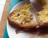 Foto del paso 3 de la receta: Pan con ajo y jamón, café con leche de avena y zumo de naranja : a desayunar!!