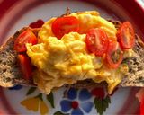 รูปขั้นตอนการทำที่ 1 ของ ไข่คนบนขนมปังซาวโดว์🍞🍳🍅