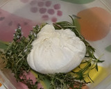 Foto del paso 4 de la receta: Queso fresco casero a las finas hierbas y aceite de oliva