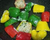 A picture of step 4 of Fried Bell Pepper Fish Cake 煎釀三寶.