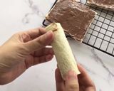 Foto langkah ke 3 dari resep Strawberry Chocolate French Toast Roll.
