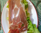 Foto del paso 7 de la receta: PIONONO RELLENO DE JAMÓN SERRANO, HUEVO, ACEITUNAS, Y MORRÓN 🥰🥰🥰😋😋😋😋