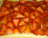 Foto del paso 7 de la receta: Tarta de fresas hojaldrada