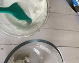 A picture of step 3 of Oreoberry Parfait.