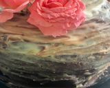 Foto del paso 9 de la receta: Tarta rellena de crema de almendras y cobertura de chocolates