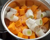 Foto del paso 1 de la receta Bacalao con puré de calabaza y puerro