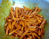 A picture of step 4 of Masala french fries.