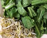 Foto langkah ke 1 dari resep Tumis Sawi Hijau Taoge.