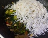 A picture of step 3 of Hariyali Aloo Chutney Pulao.