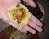 Foto langkah ke 6 dari resep Bola bola kentang isi sambal tempe dan sosis.