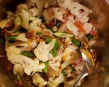 A picture of step 4 of Cauliflower and bacon stir fly.
