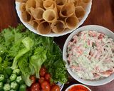 รูปขั้นตอนการทำที่ 4 ของ แผ่นเกี๊ยว🥟ทอดกรวยใส่ไส้ปูอัด🦀และกุ้ง🍤มายองเนส (จากสูตรหนังสือMoods หนังสือเล่มโปรด)🧄🌶️🫑🍤🦀