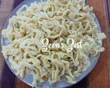 A picture of step 1 of Cheesy Fettuccine.