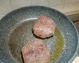 Foto del passaggio 10 della ricetta Hamburger al tartufo, funghi porcini, brie e salsa all'aglio