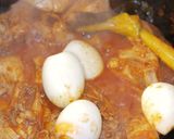 Foto langkah ke 3 dari resep Ayam Telur Semur Pedas.