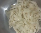 Foto langkah ke 3 dari resep Mie Lebar Ayam Kuah simple.
