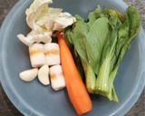 Foto langkah ke 1 dari resep Tumis Wortel Sawi Kubis.