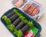 Foto langkah ke 4 dari resep Nasi Sosis Gulung Nori_Bekal Sekolah.