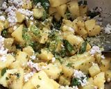 उकडलेल्या बटाट्याची  किंवा सोल्या बटाट्याची भाजी (ukadlelya batatchyachi bhaji recipe in marathi) रेसिपी स्टेप 4 फोटो 