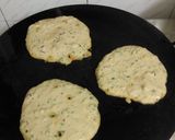 A picture of step 4 of Oats Chilla.