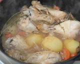 Foto del paso 4 de la receta: Muslos de pollo con verduras en Cocotte