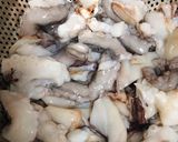 Hình bước làm 1 của món Bạch Tuộc Xào Sả Ớt