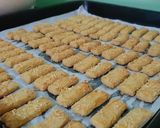 Foto langkah ke 5 dari resep Kastengel keju cheddar tanpa cetakan kastengel.