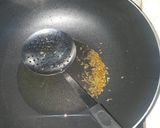A picture of step 3 of Fried spaghatti.