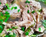 Hình bước làm 2 của món Xương đầu heo hầm củ sen