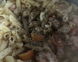 Foto del paso 4 de la receta: Macarrones con gambones al ajillo y cherrys