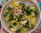 Hình bước làm 3 của món Canh bầu, rau mồng tơi nấu hến