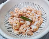 A picture of step 3 of Shrimp, Mango, and Arugula Salad.