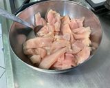 Une image de l'étape 3 de Poulet aux carottes, épices et lait de coco.