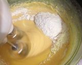 Foto langkah ke 3 dari resep Milk Bath Cake / Cake Mandi Susu / Tres Leches Cake.