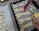 Foto del paso 4 de la receta: Lazos de hojaldre, miel y almendra