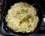 Foto del paso 3 de la receta: Spaghetti con zucchini...🥒🍜🍜