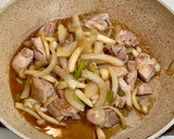 A picture of step 5 of (Oyakodon) Japanese Chicken and Egg Rice Bowl.