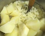 Foto del paso 2 de la receta: Pastel de papa con el relleno de las empanadas