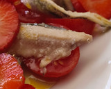 Foto del paso 1 de la receta: Boquerones, cherrys y fresas