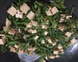 Foto langkah ke 4 dari resep Tumis Buncis Tahu Tempe.